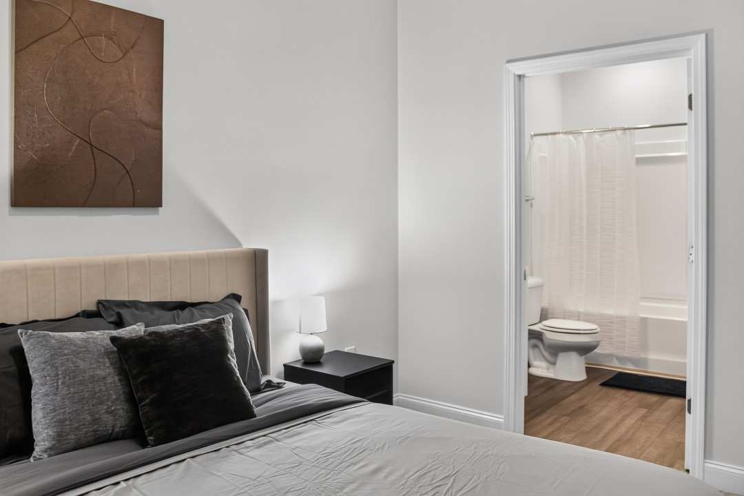 Hickory Grove · Unit 904 2/2