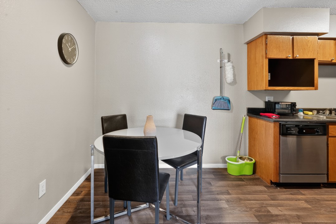 District West · Unit 228 2/2