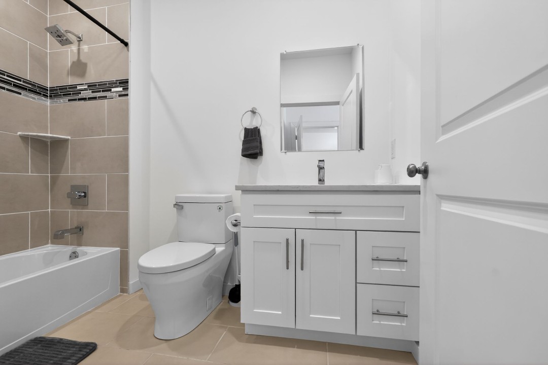 Fairmount Square 1532 - 1E · Unit 1/1