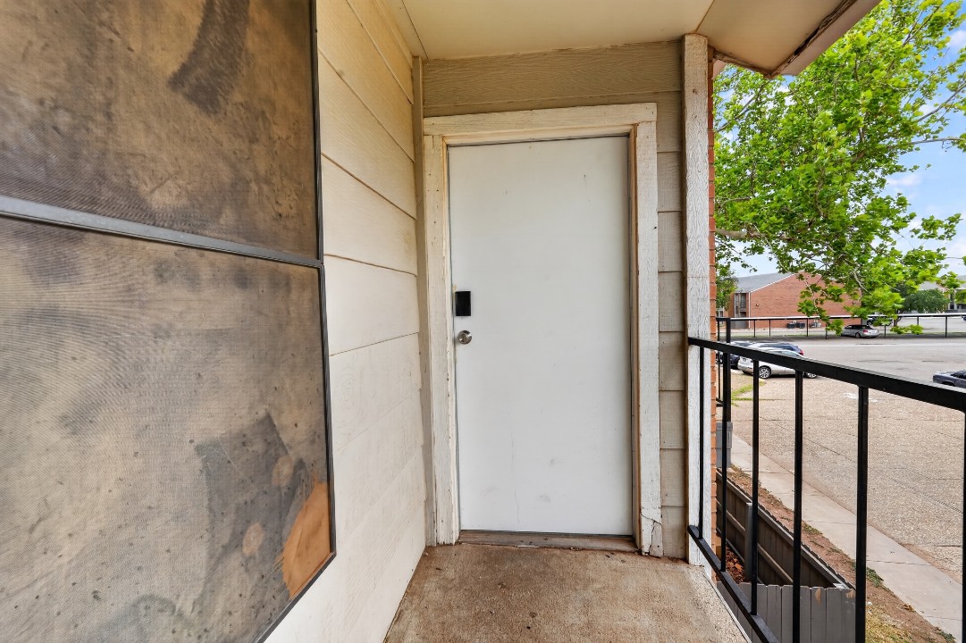 District West · Unit 14 2/2