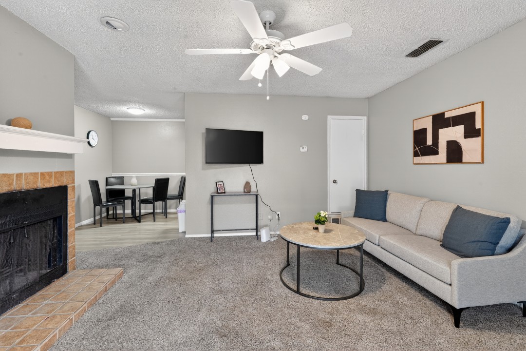 District West · Unit 4 2/2