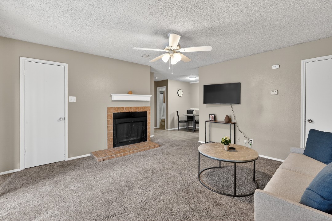 District West · Unit 4 2/2