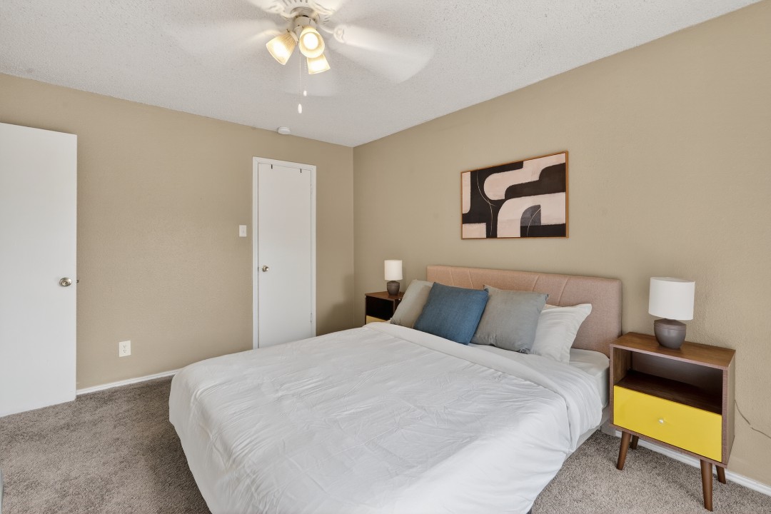 District West · Unit 512 2/1