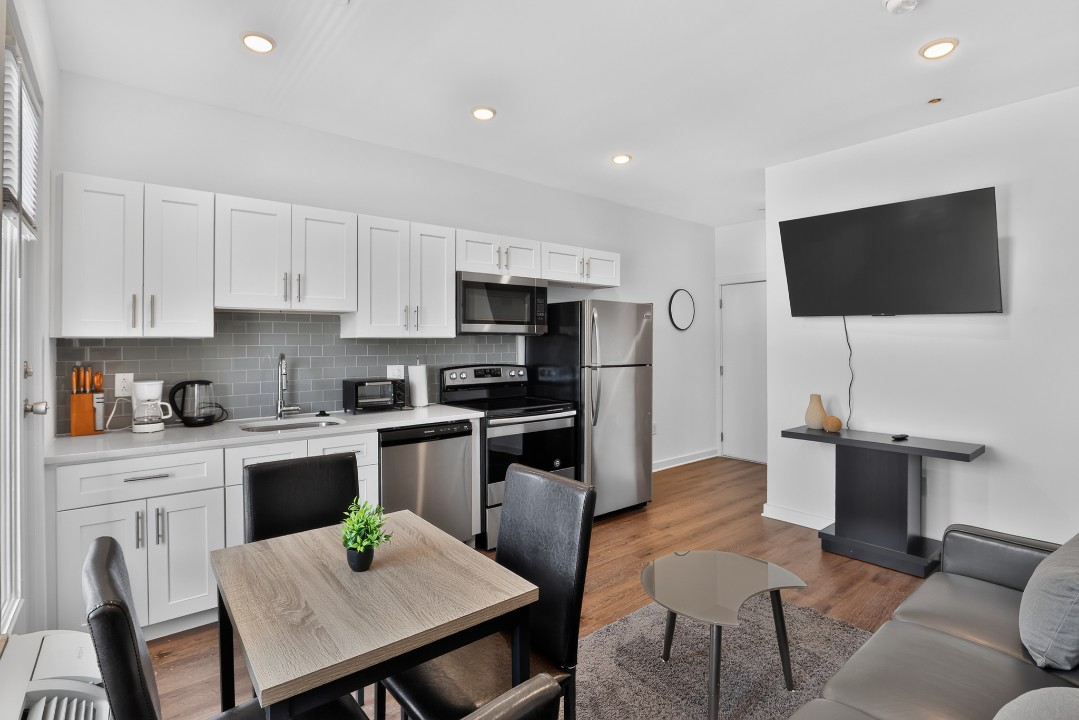 Fairmount Square 1532-3J · Unit 1/1