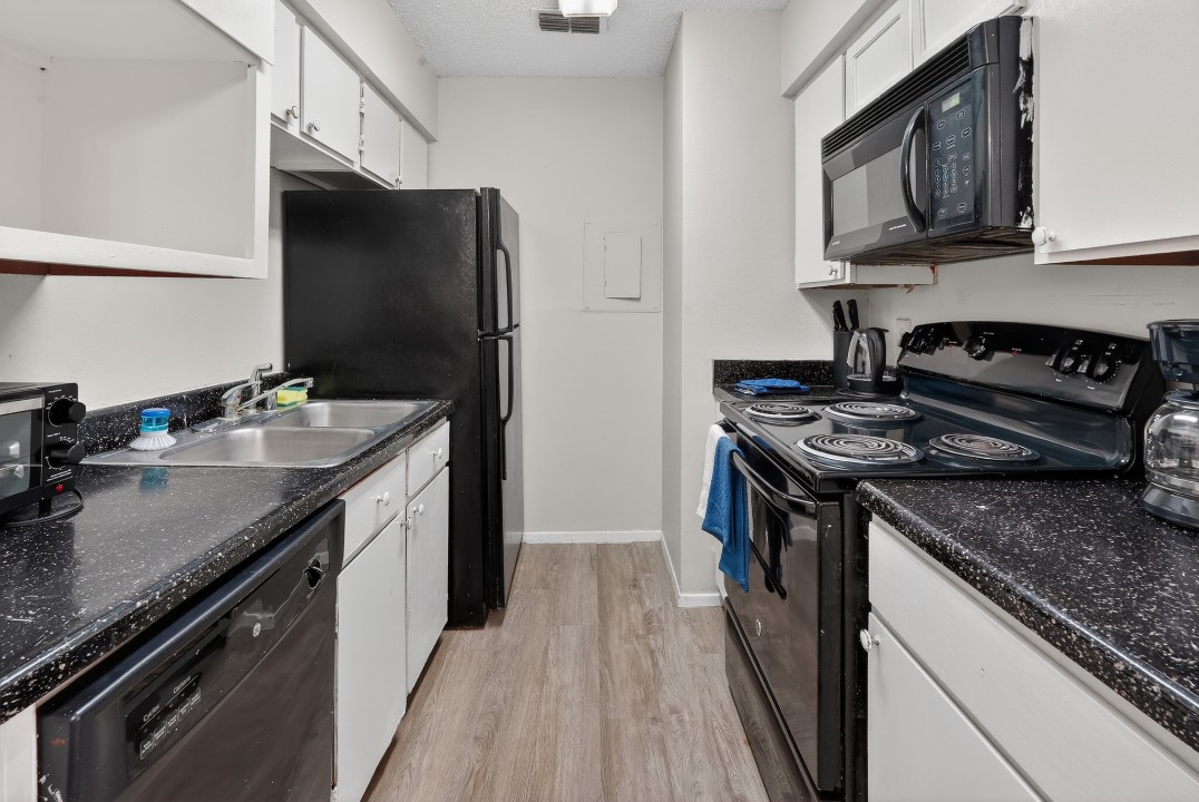 District West · Unit 148 2/2