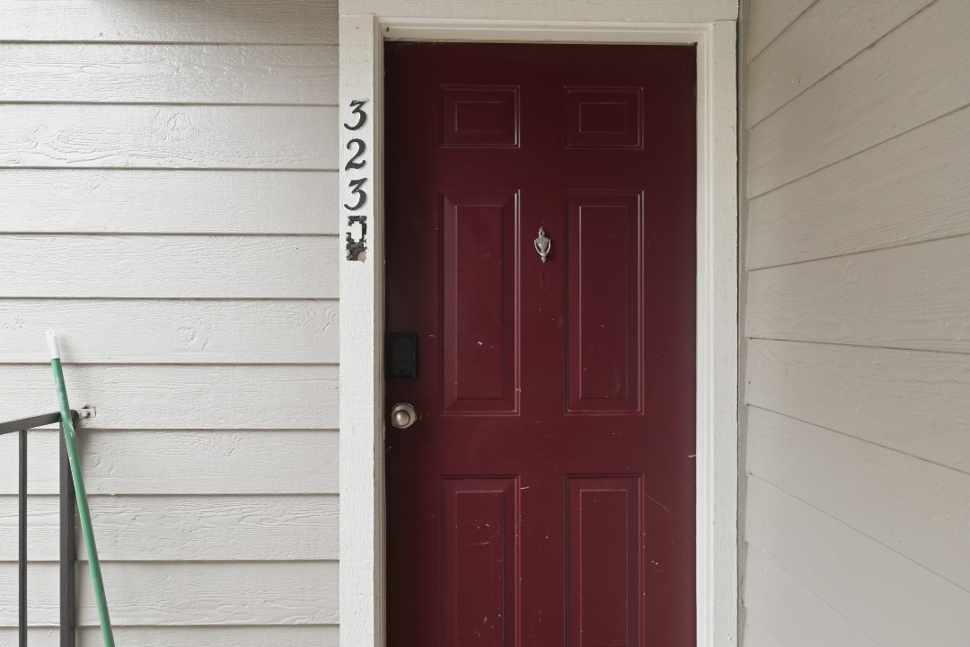 Creekstone · Unit 323 2/2