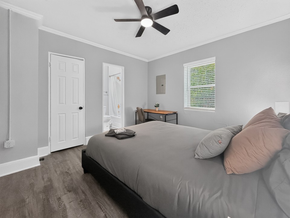 Icon Downtown Durham 801F · Unit 1/1