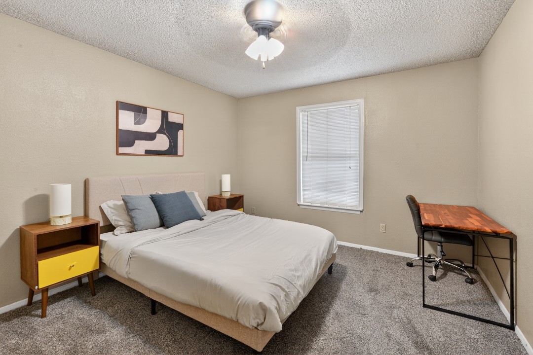 District West · Unit 138 2/2