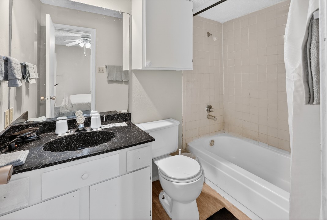 District West · Unit 148 2/2