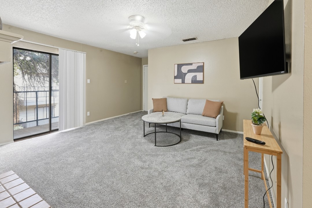 District West · Unit 154 2/2