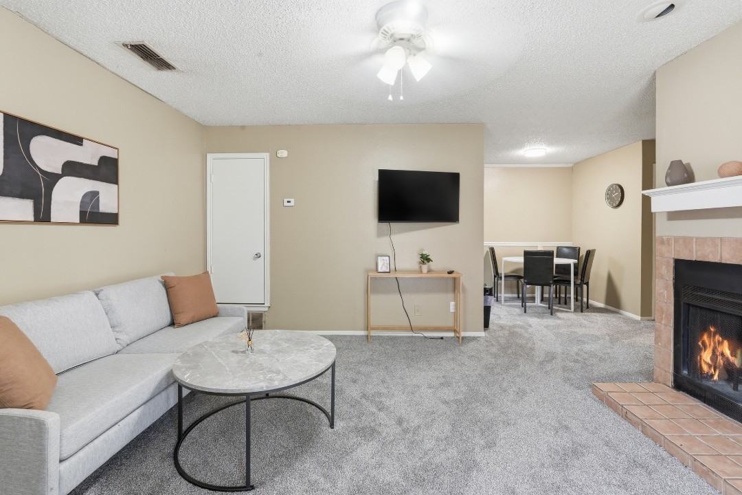 District West · Unit 154 2/2