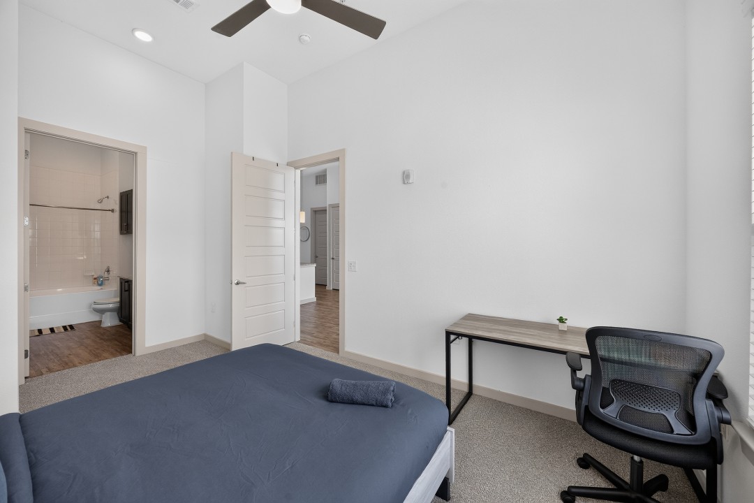 The Creekside at Vantage · Unit 5303 2/2