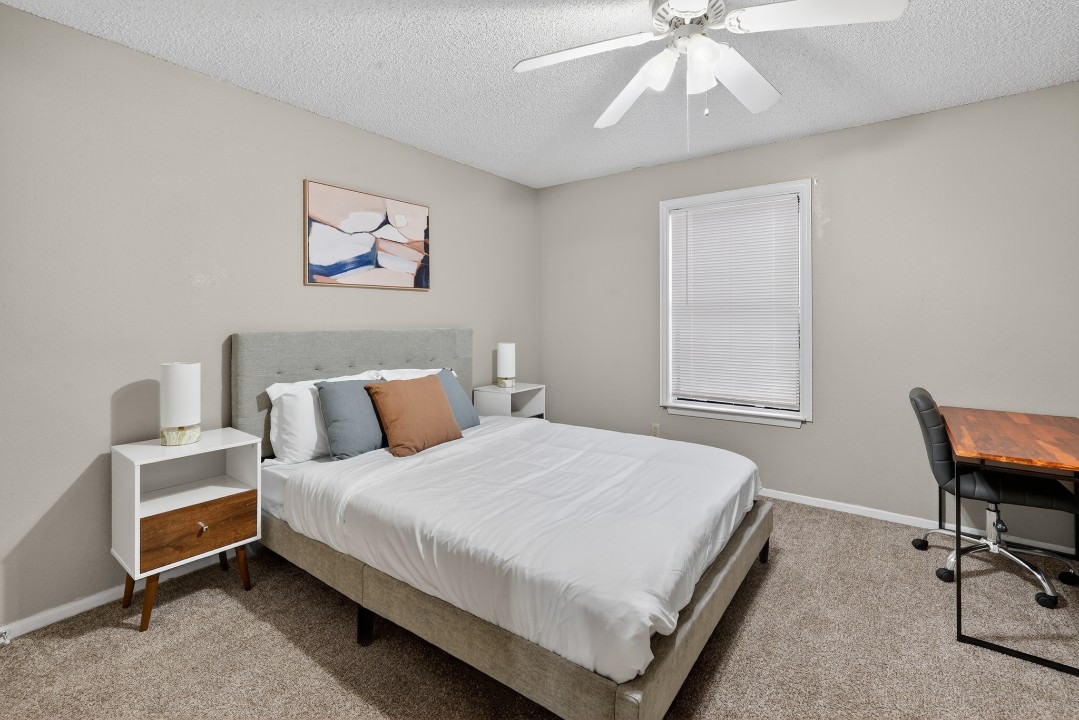 District West · Unit 10 2/2