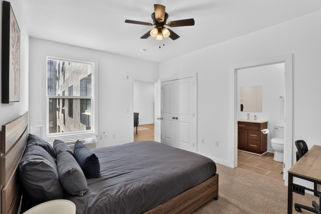 Fairmount Square 1528- 2B · Unit 1/1