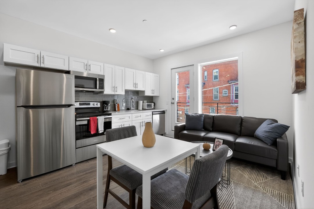 Fairmount Square 1532-2F · Unit 1/1