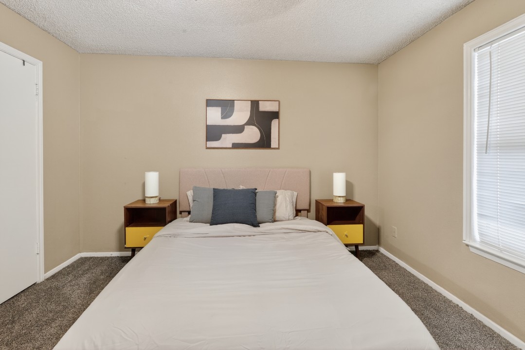 2 Bedrooms · Signature layout