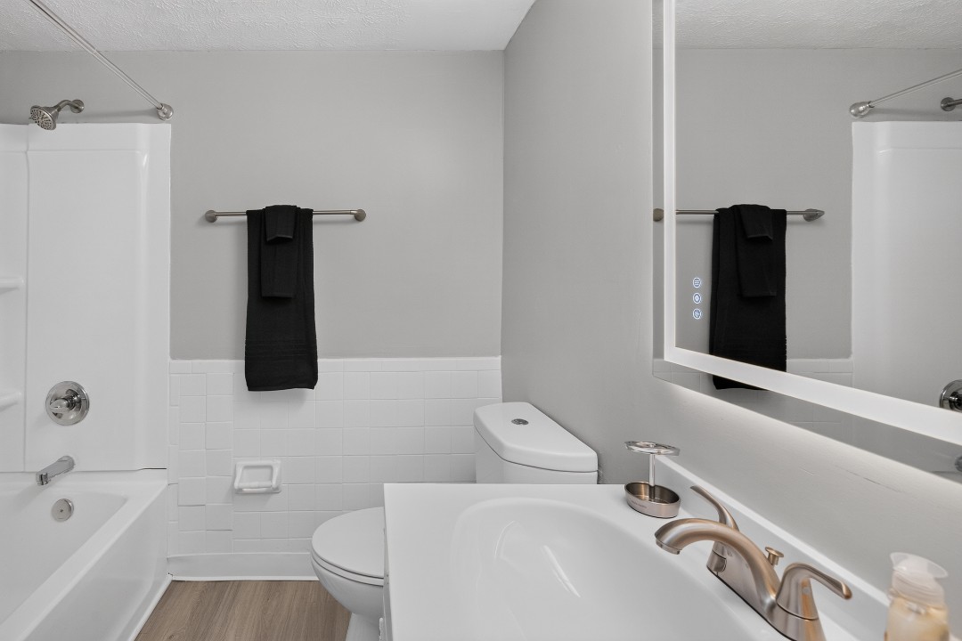 Prime Apartments · Unit 215 2/2