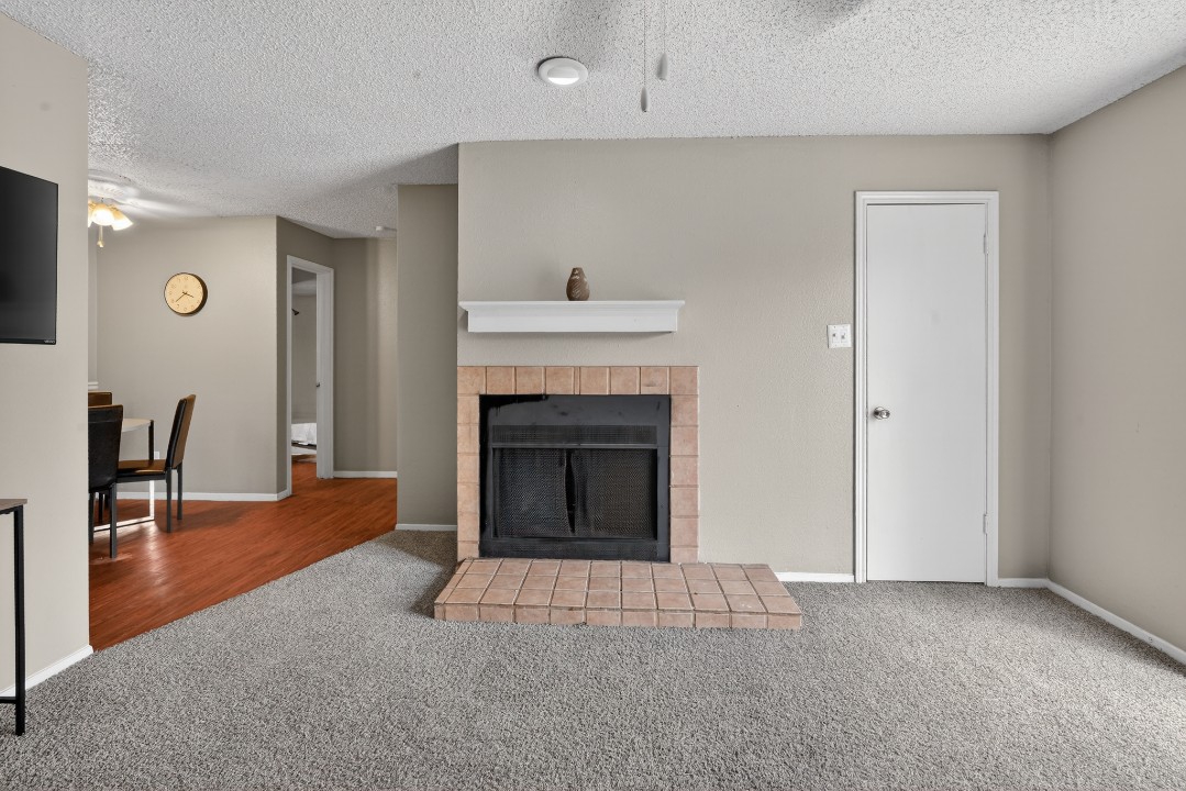 District West · Unit 14 2/2