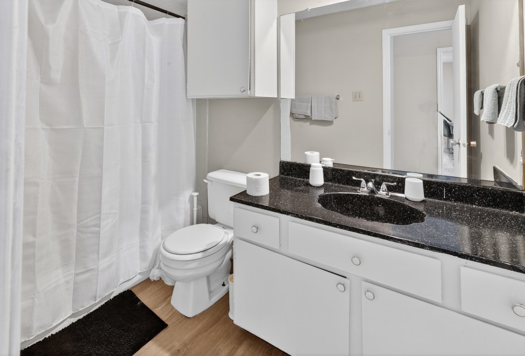 District West · Unit 148 2/2
