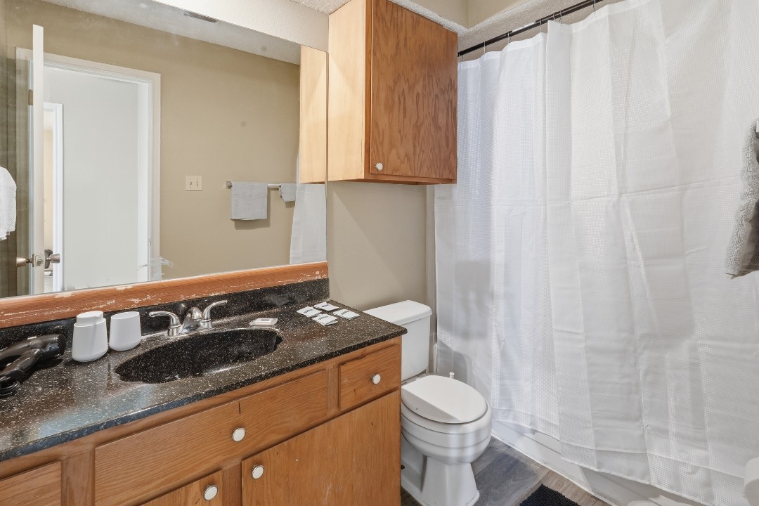 District West · Unit 154 2/2