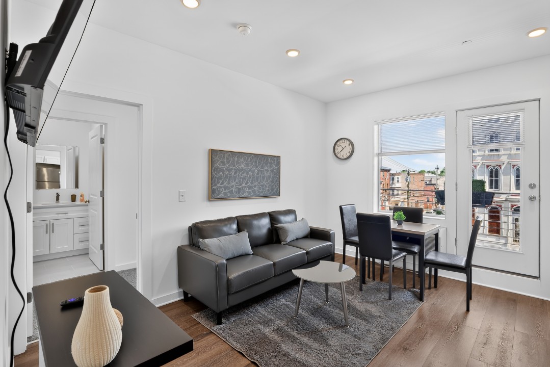 Fairmount Square 1532-3J · Unit 1/1