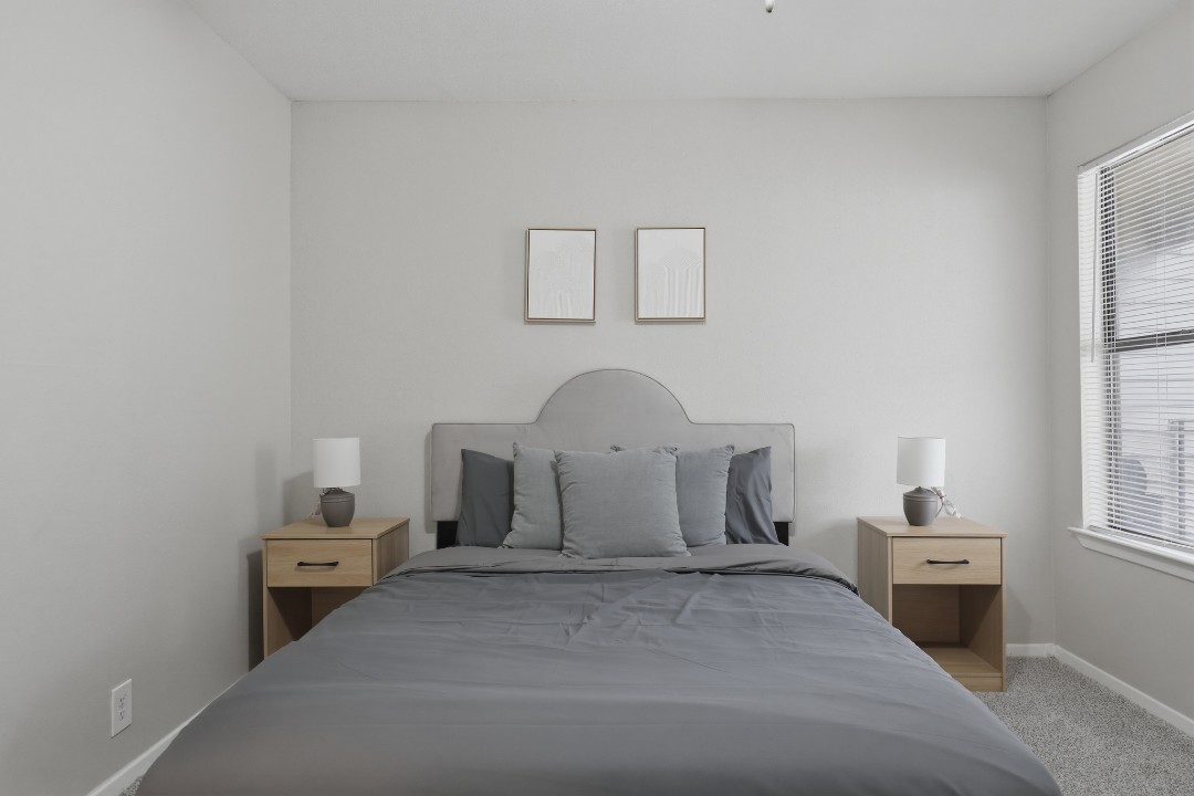 Creekstone · Unit 323 2/2