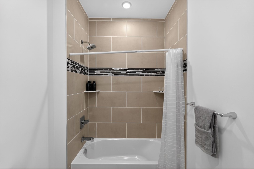 Fairmount Square 1532-1F · Unit 1/1