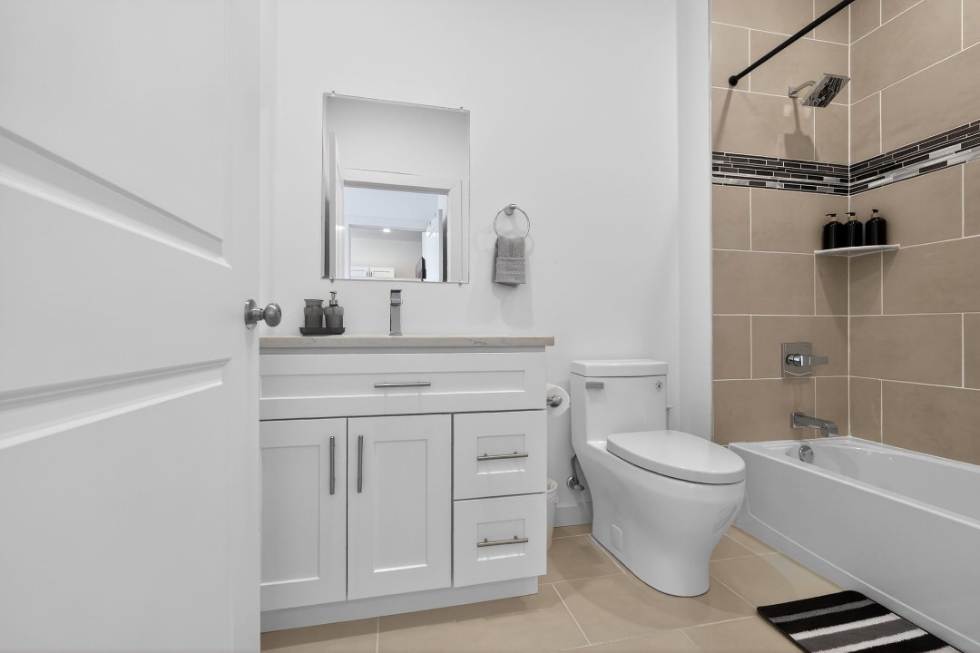 Fairmount Square 1532-2F · Unit 1/1