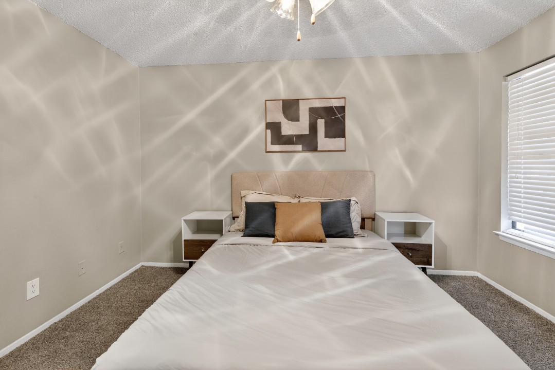 District West · Unit 228 2/2