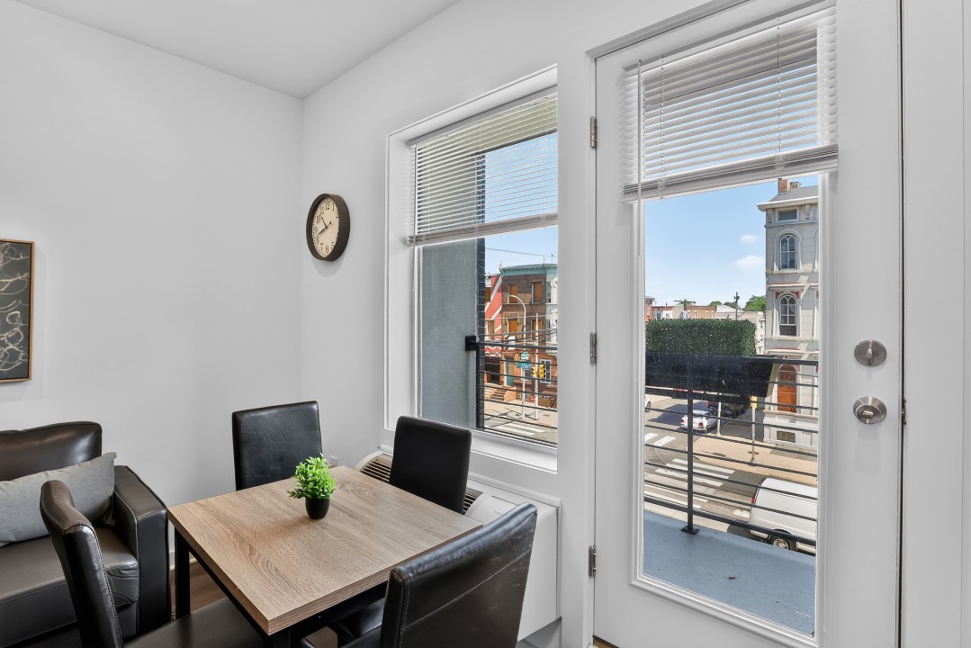 Fairmount Square 1532-3J · Unit 1/1