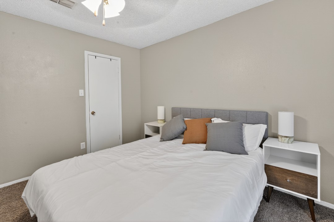 District West · Unit 14 2/2