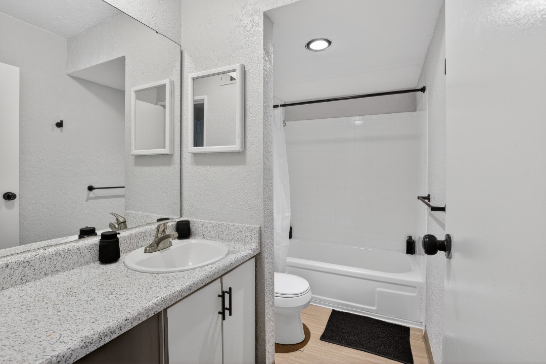 Hillcrest 8306B · Unit 2/1