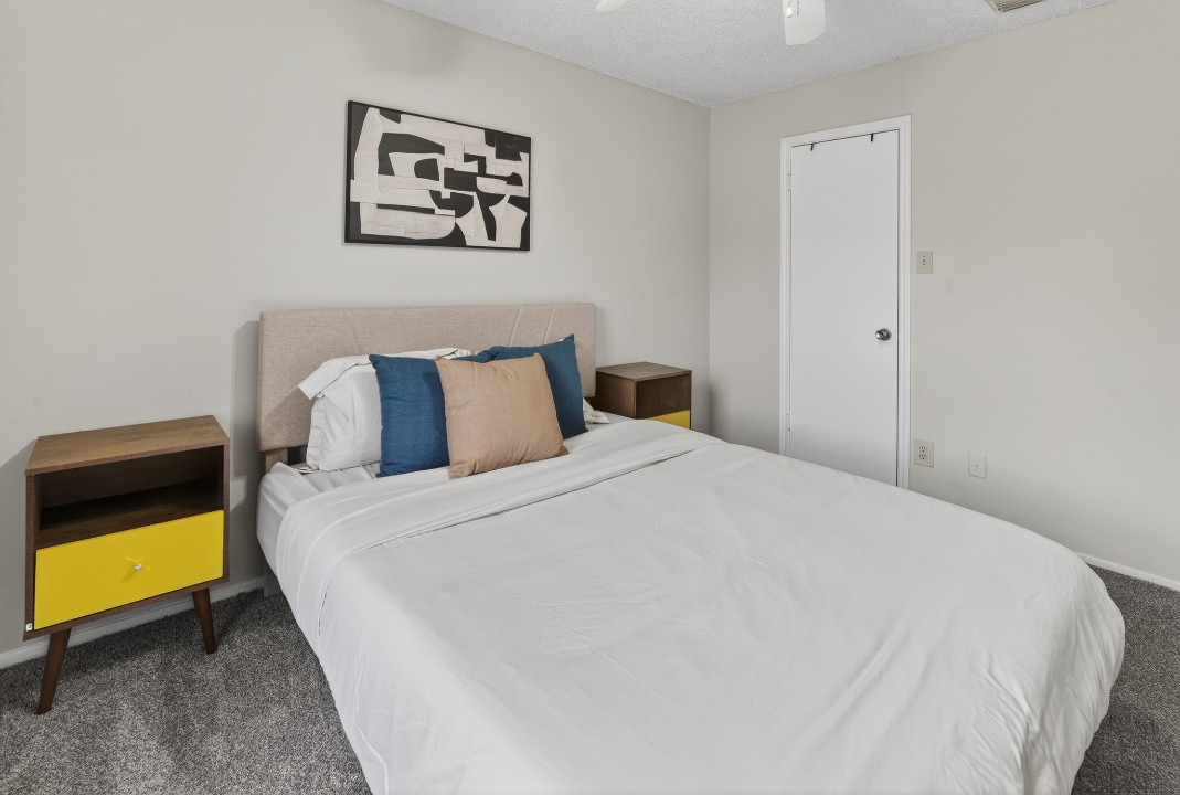 District West · Unit 148 2/2