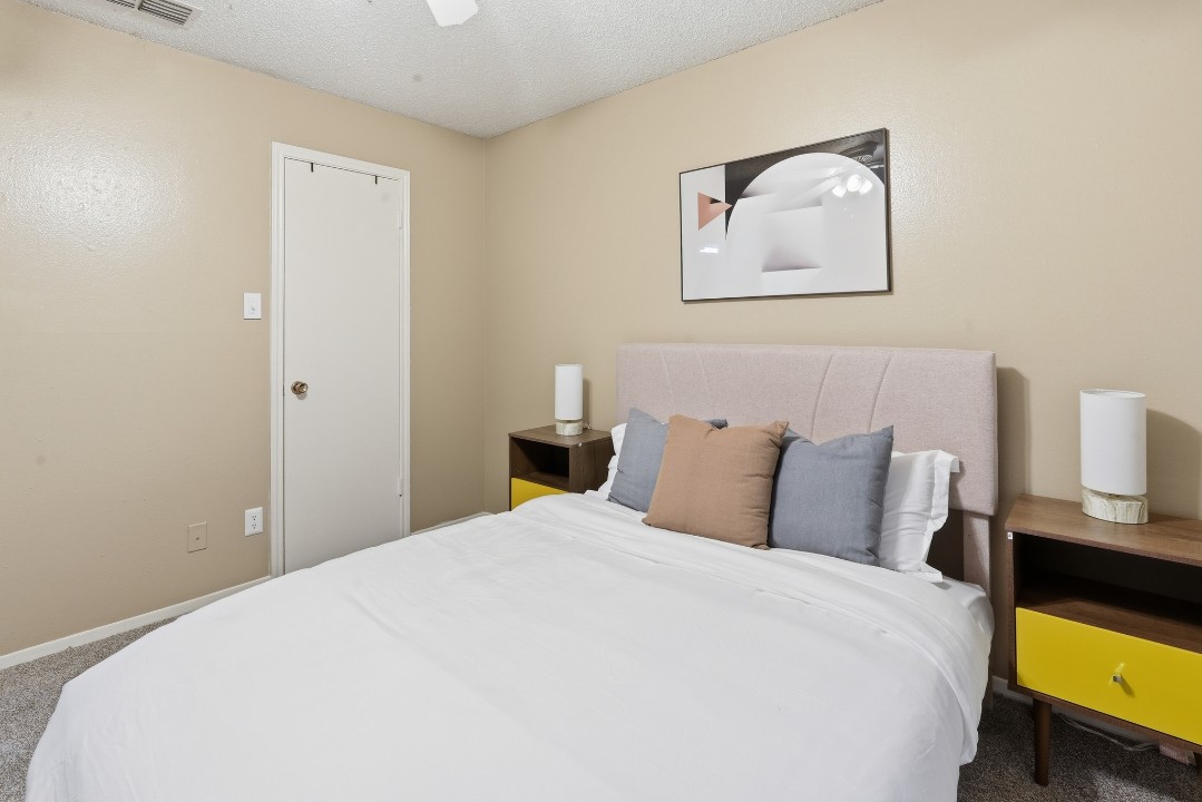2 Bedrooms · Signature layout