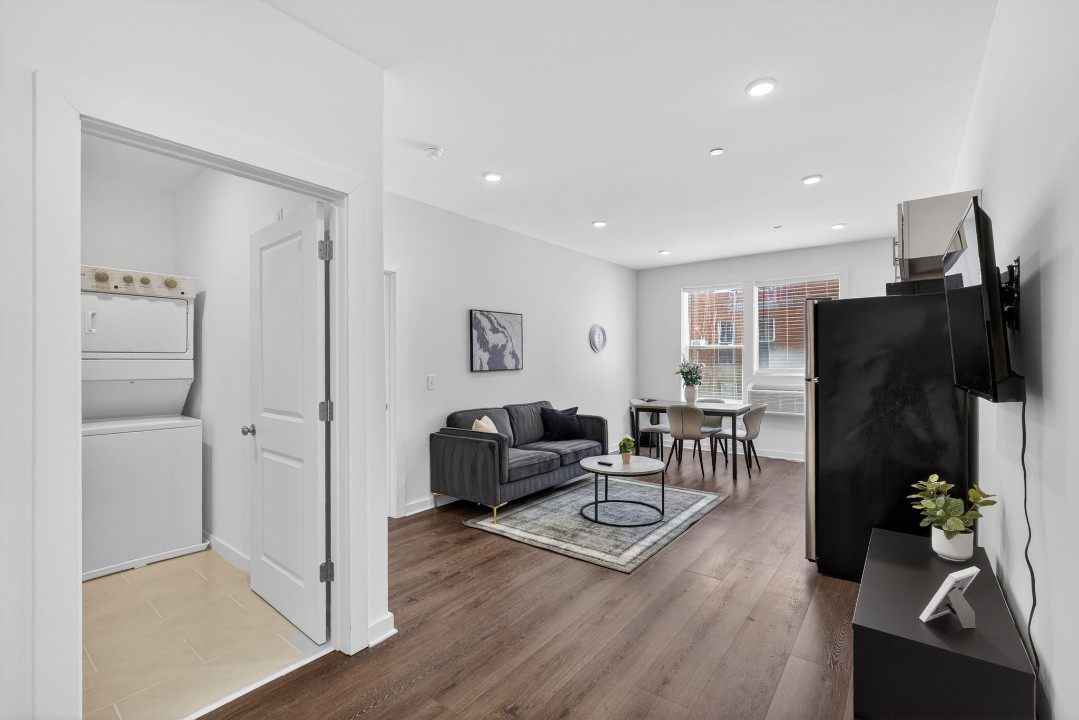 Fairmount Square 1532 - 1E · Unit 1/1