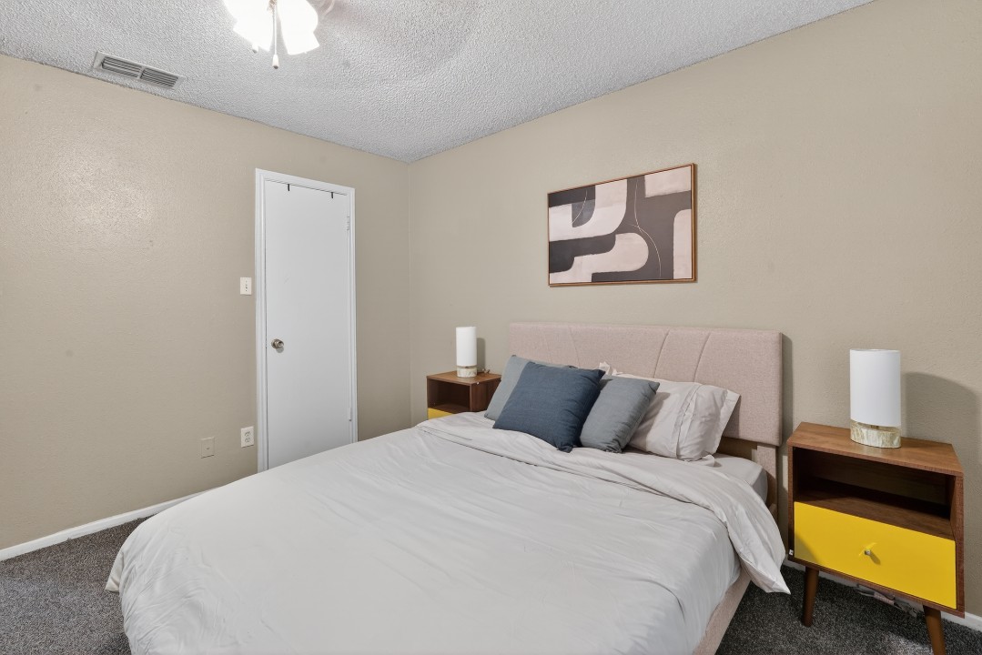 District West · Unit 138 2/2