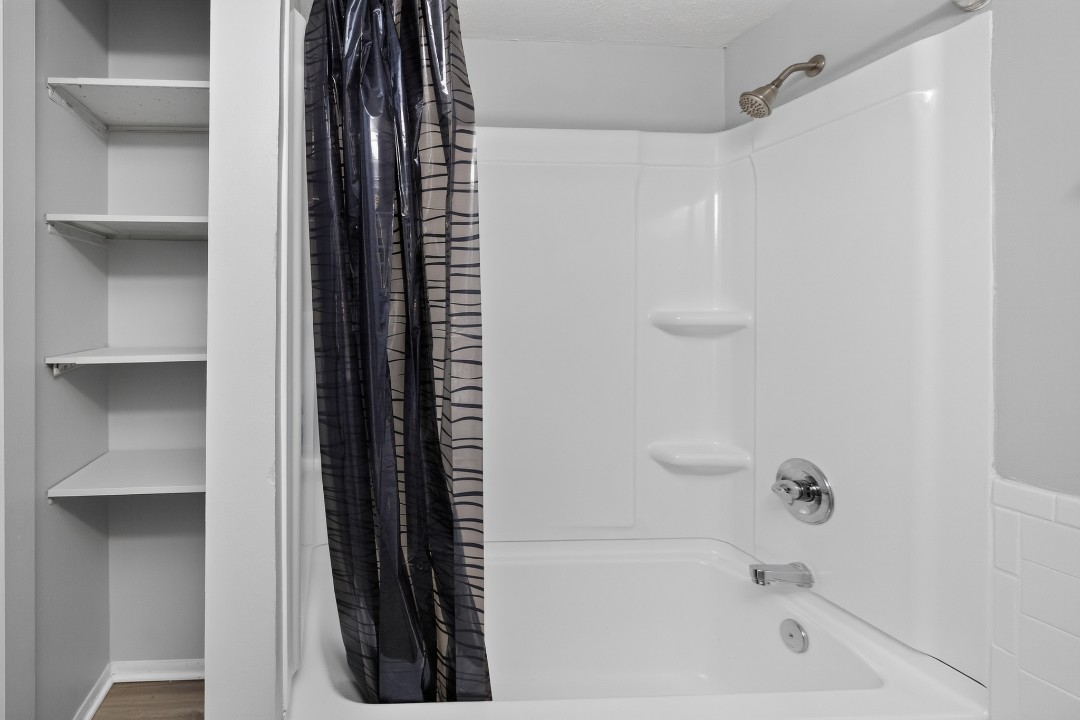 Prime Apartments · Unit 215 2/2