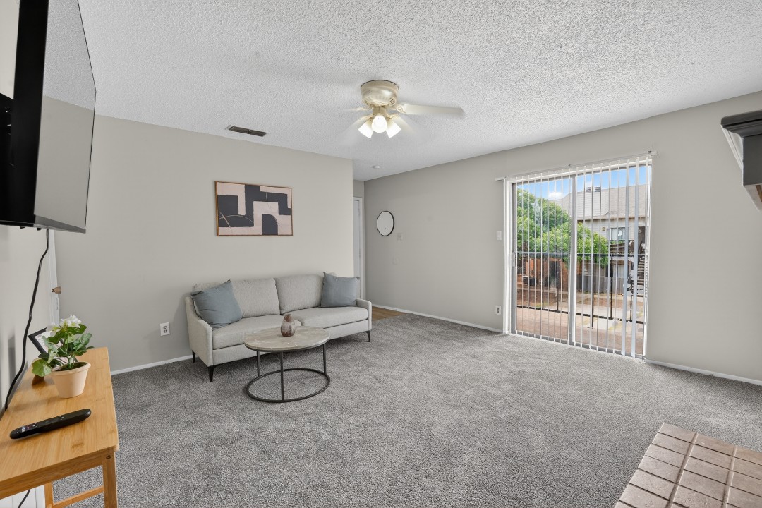 District West · Unit 148 2/2
