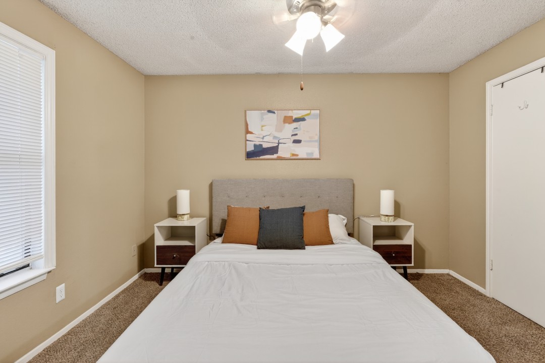 District West · Unit 4 2/2