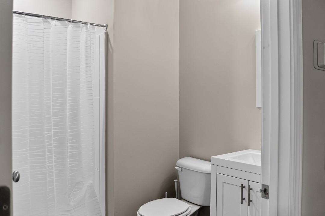 Hickory Grove · Unit 904 2/2