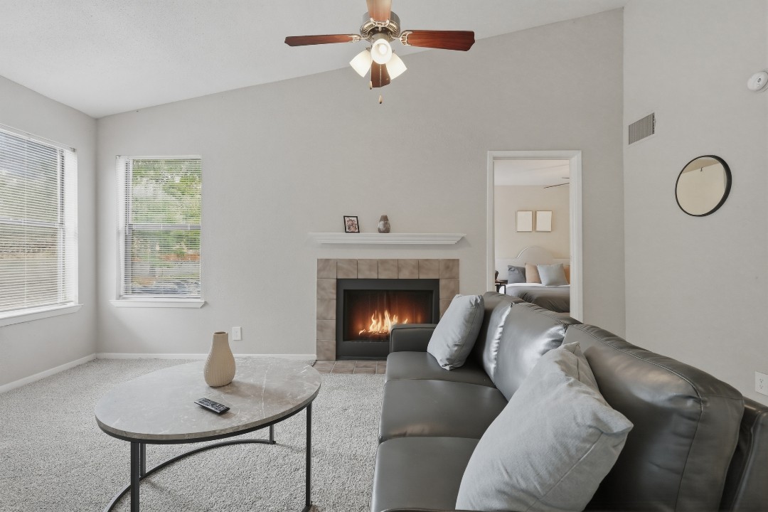Creekstone · Unit 323 2/2