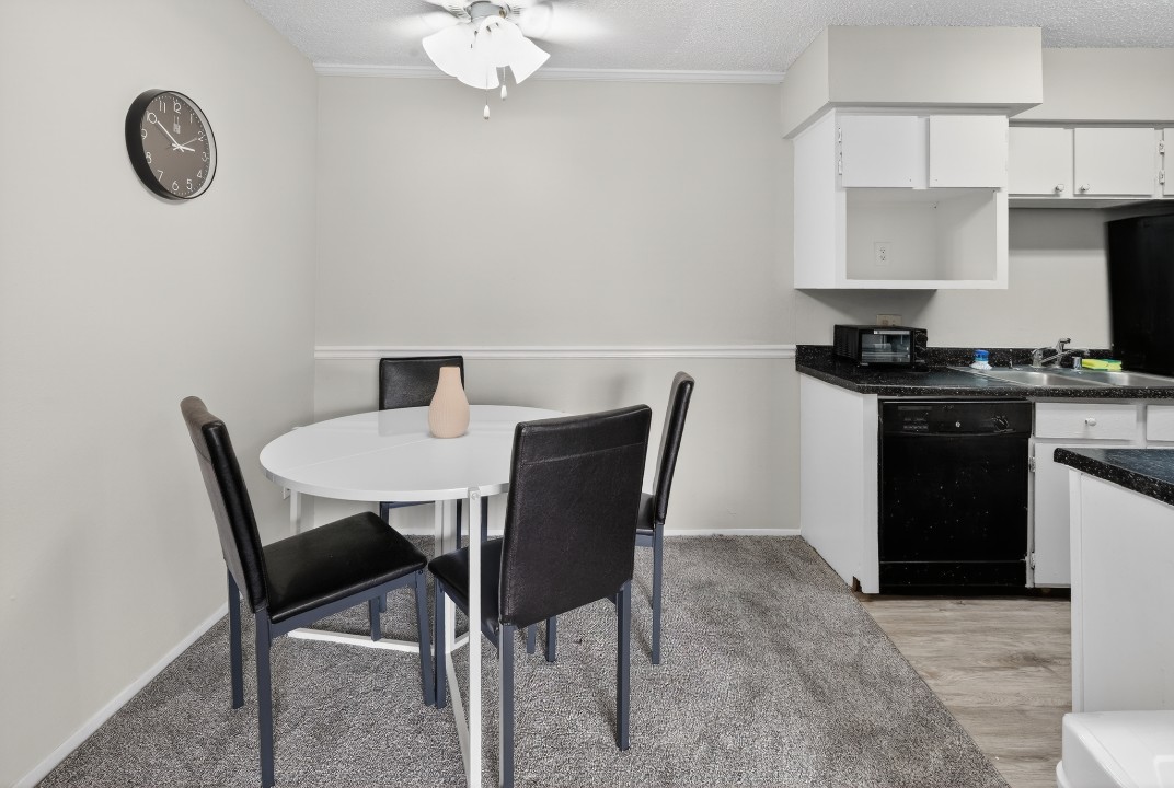 District West · Unit 148 2/2