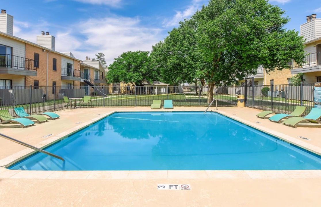 District West · Unit 14 2/2