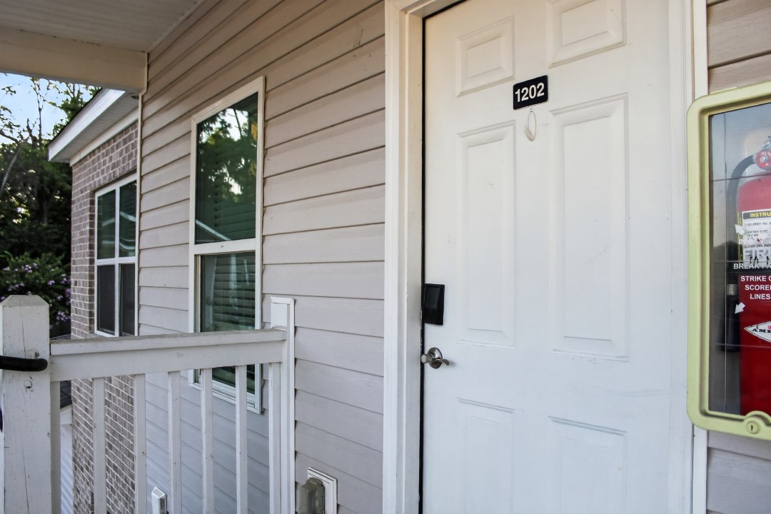Hickory Grove · Unit 1202 2/2