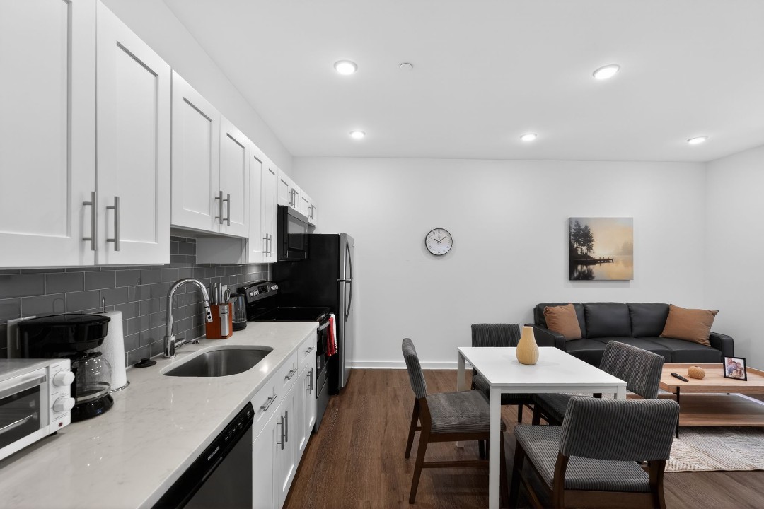 Fairmount Square 1532-2D · Unit 1/1