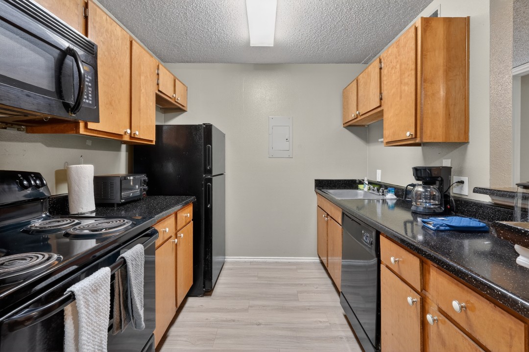 District West · Unit 512 2/1