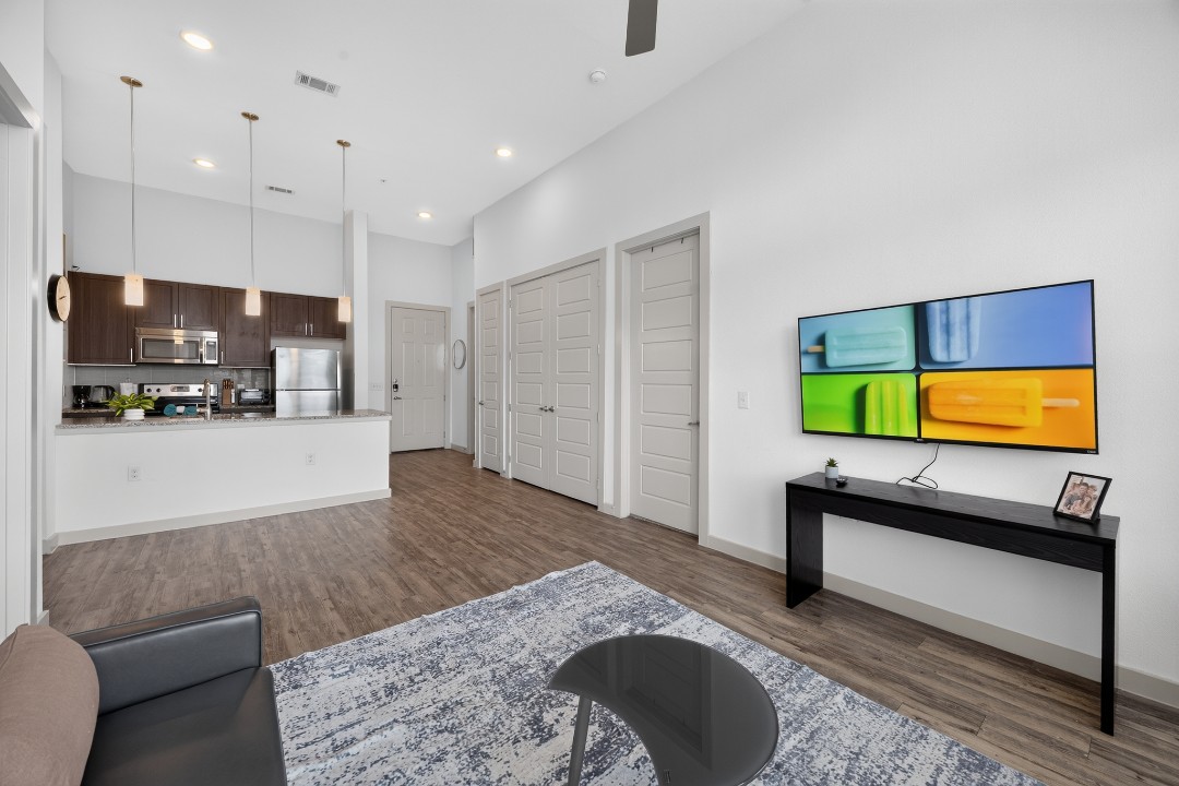 The Creekside at Vantage · Unit 5303 2/2