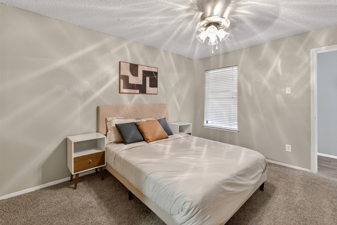 District West · Unit 228 2/2