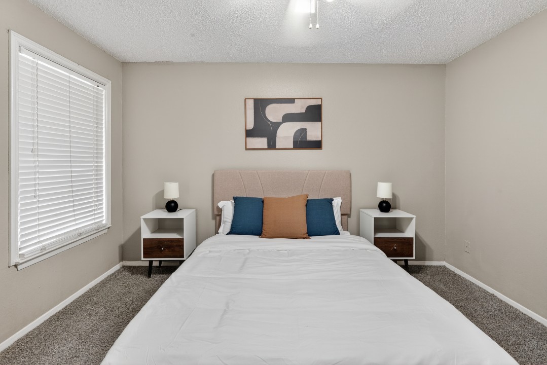 District West · Unit 14 2/2