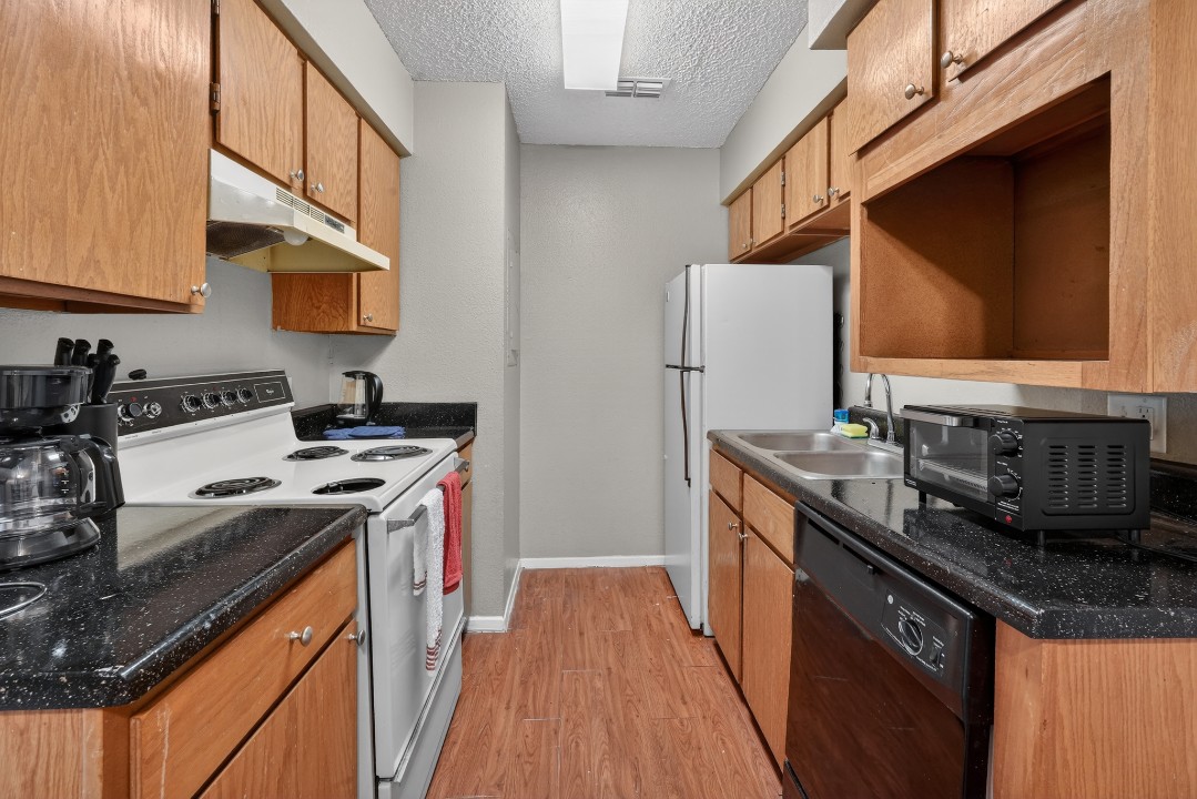 District West · Unit 14 2/2
